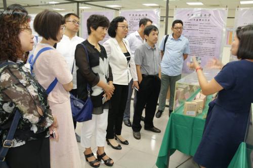 培训班学员参观台湾中华科技大学产品研发推广展览室